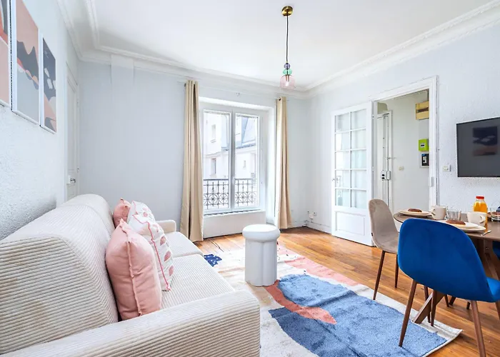 Blue And Pink Flat Next Montparnasse